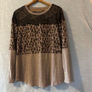 Maurice’s Top Pullover Long Sleeve Beige/Black Animal Print Women’s Sz M